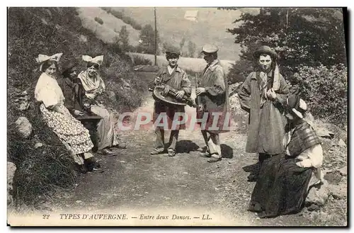 Cartes postales Folklore Auvergne Entre deux danses