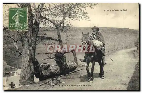 Ansichtskarte AK Folklore Auvergne En route pour la ville Cheval