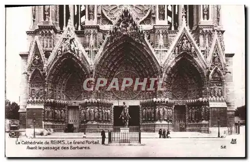 Ansichtskarte AK Militaria La cathedrale de Reims Le grand Portail Avant le passage des Barbares