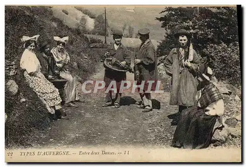 Cartes postales Folklore Auvergne Entre deux danses