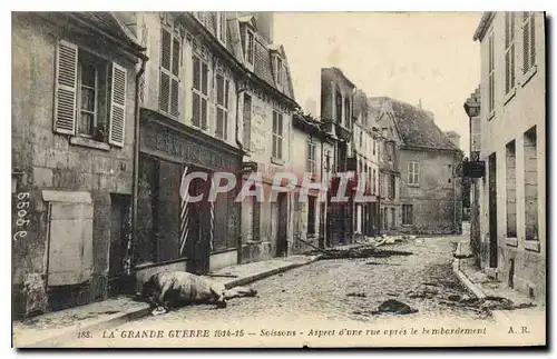 Cartes postales Militaria La Grande Guerre 1914 15 Soissons Aspect d'une rue apres le bombardement