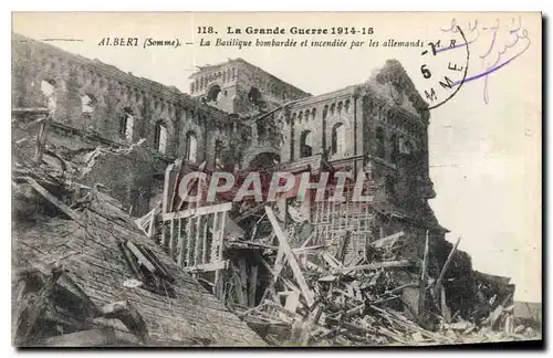 Cartes postales Militaria Albert La basilique bombardee et incendiee par les Allemands