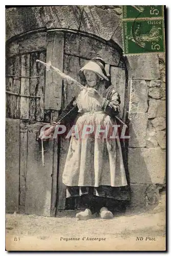 Cartes postales Folklore Paysanne d'Auvergne