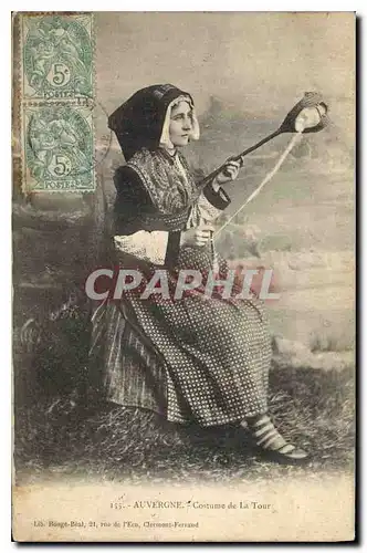 Cartes postales Folklore Auvergne costume de la Tour