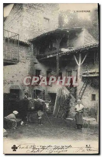 Ansichtskarte AK Folklore L'auvergne Cour de ferme