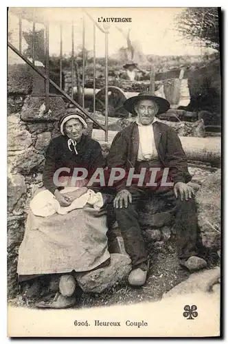 Ansichtskarte AK Folklore L'Auvergne Heureux Couple