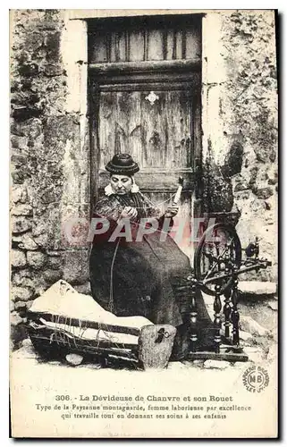 Cartes postales Folklore La devideuse de Chanvre et son Rouet