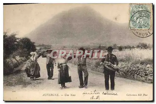 Cartes postales Folklore Auvergne une Noce