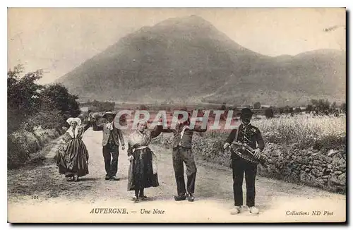 Cartes postales Folklore Auvergne une Noce