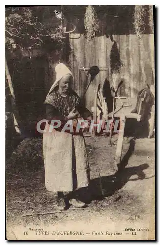 Cartes postales Folklore Types d'Auvergne Vieille Paysanne