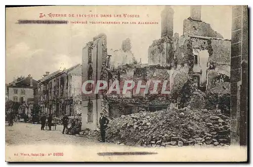 Cartes postales Militaria La Guerre de 1914 1915 dans les Vosges incendie par les allemands
