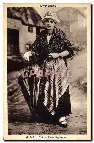 Cartes postales Folklore L'Auvergne Riche Paysanne