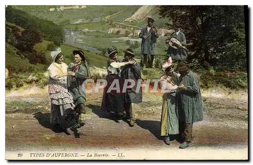 Cartes postales Folklore Types d'Auvergne La Bourree
