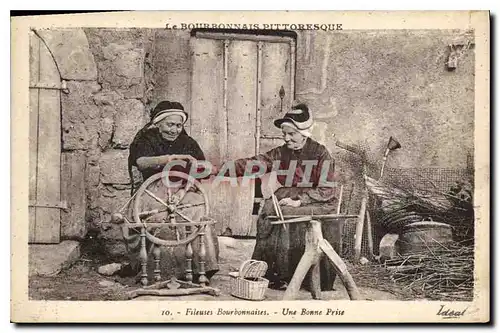 Cartes postales Folklore Fileuses Bourbonnaises une bonne Prise