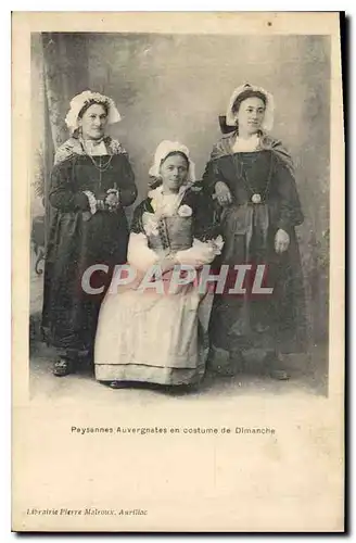 Cartes postales Folklore Paysanne Auvergnetes en costume de Dimanche