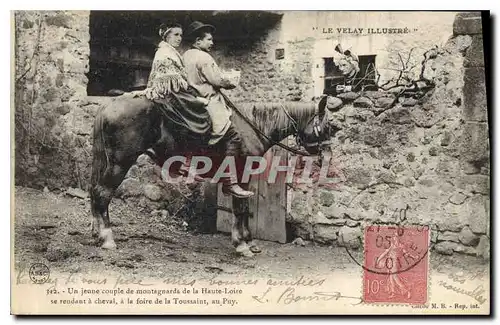 Cartes postales Folklore Le Velay Illustre Le couple a cheval Jeunes montagnards se rendant a caifourchon a la f