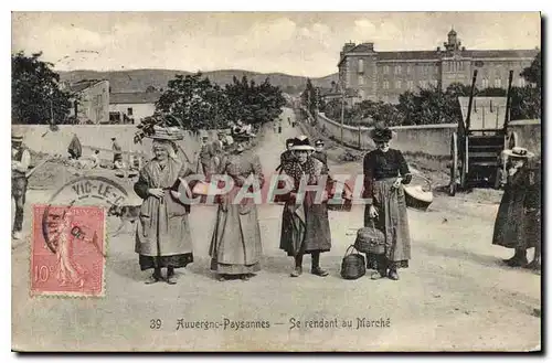 Cartes postales Folklore Auvergne Paysannes se rendant au marche TOP