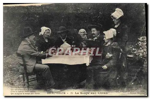 Cartes postales Folklore En Auvergne la soupe aux Choux