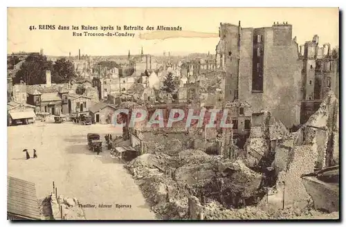 Ansichtskarte AK Militaria Reims dans les Ruines apres la Retraite des Allmands rue Trouson du Coudray