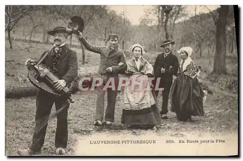 Ansichtskarte AK Folklore L'Auvergne Pittoresque En Route pour la Fete