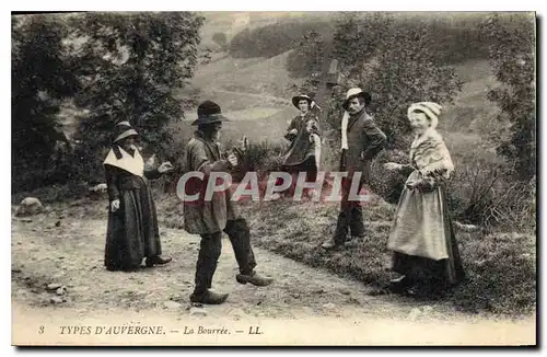 Cartes postales Folklore Types d'Auvergne La Bourree