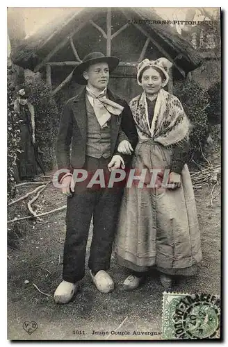 Cartes postales Folklore L'Auvergne Pittoresque jeune couple Auvergnat