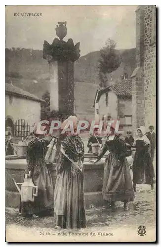 Ansichtskarte AK Folklore En Auvergne a la fontaine du village