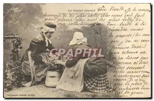 Cartes postales Folklore Le Cantal Illustre Vendeuse de la creme et de Lait en Auvergne