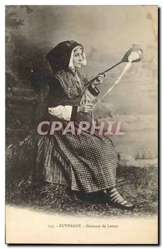 Cartes postales Folklore Auvergne Costume de Latour