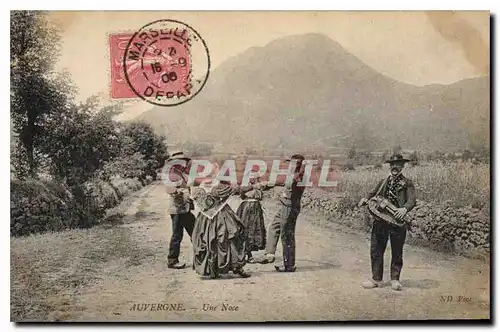 Cartes postales Folklore Auvergne une Noce