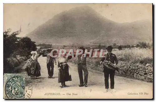 Cartes postales Folklore Auvergne une Noce
