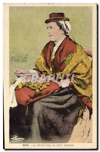 Cartes postales Folklore La Dentelliere au petit chapeau