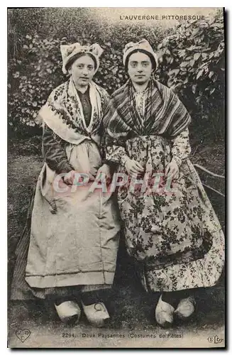 Ansichtskarte AK Folklore L'Auvergne Pittoresque deux Paysannes costumes de fetes