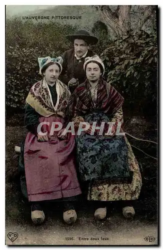 Cartes postales Folklore L'Auvergne Pittoresque entre deux feux
