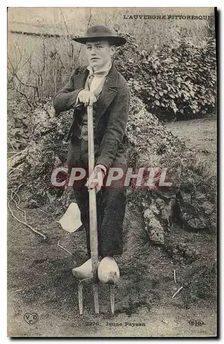 Cartes postales Folklore L'Auvergne Pittoresque jeune Paysan