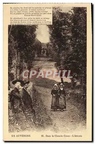Cartes postales Folklore En Auvergne dans le chemin Creux l'Attente