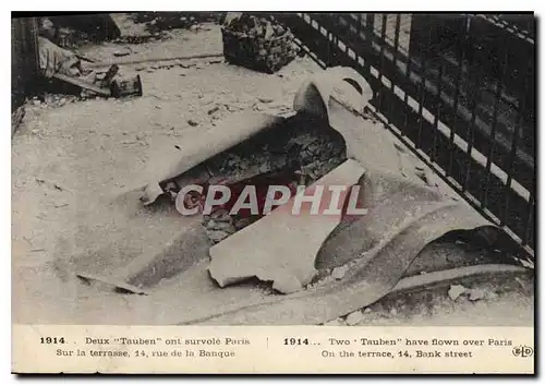 Ansichtskarte AK Militaria 1914 Deux Tauben ont survole Paris sur la terrasse 14 rue de la Banque