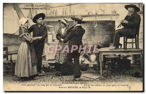 Cartes postales Folklore La Bourree d'Auvergne Notre Auvergne Region du Puy de Dome