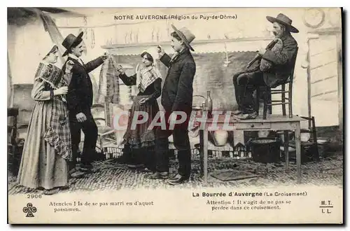 Ansichtskarte AK Folklore La Bourree d'Auvergne Le Croisement