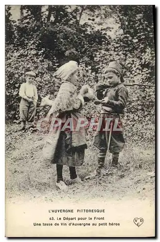 Cartes postales Folklore L'Auvergne pittoresque Le Depart pour le Front Une tasse de Vin d'Auvergne au petit her