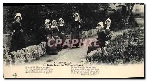 Cartes postales Folklore En Auvergne Nos jeunes villageoises