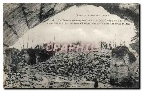 Cartes postales Militaria La France reconquise(1917)- COUCY-le-CHATEAU Aspect de la cour du vieux Ch�teau vue pr