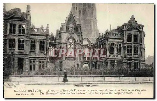 Cartes postales Militaria GUERRE 1914-1916. ARRAS.- L'Hotel de ville apr�s le bombardement pris de la Place de l
