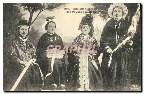 Cartes postales Folklore Anciens Costumes des Paysannes du Velay