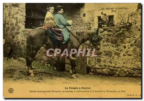 Cartes postales Folklore Le Couple � Cheval.Jeunes montagnards se rendant � califourchon � la foire de la Toussa