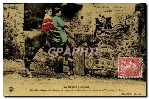 Cartes postales Folklore Le Couple � Cheval.Jeunes montagnards c�venols se rendant � califourchon  � la foire de