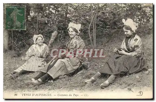 Ansichtskarte AK Folklore TYPES D'AUVERGNE.-Costumes du Pays