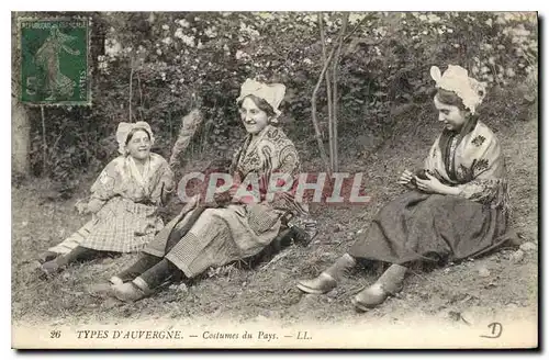 Cartes postales Folklore TYPES D'AUVERGNE.-Costumes du Pays