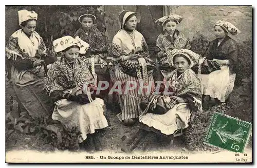 Cartes postales Folklore Un Groupe de Dentelli�re Auvergnates