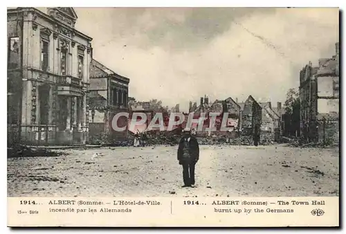 Cartes postales Militaria 1914 Albert Somme L'Hotel de Ville incendie par les Allemands